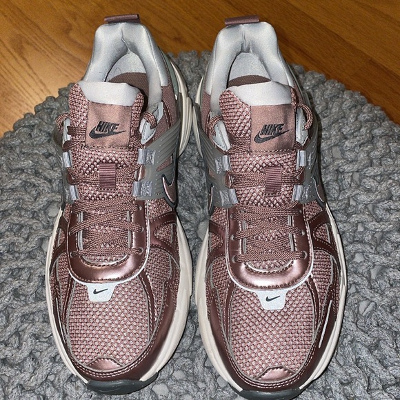 Women's Nike V2K running sneakers - Picture 5 of 11